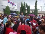 Cientos de trabajadores de Camboya que producen ropa para Zara, H&M y Gap, despedidos por participar en una huelga por un salario digno