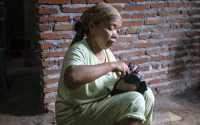 Trabajo temporal y a domicilio impide la organización y mantiene salarios de pobreza en el sector del calzado de Indonesia