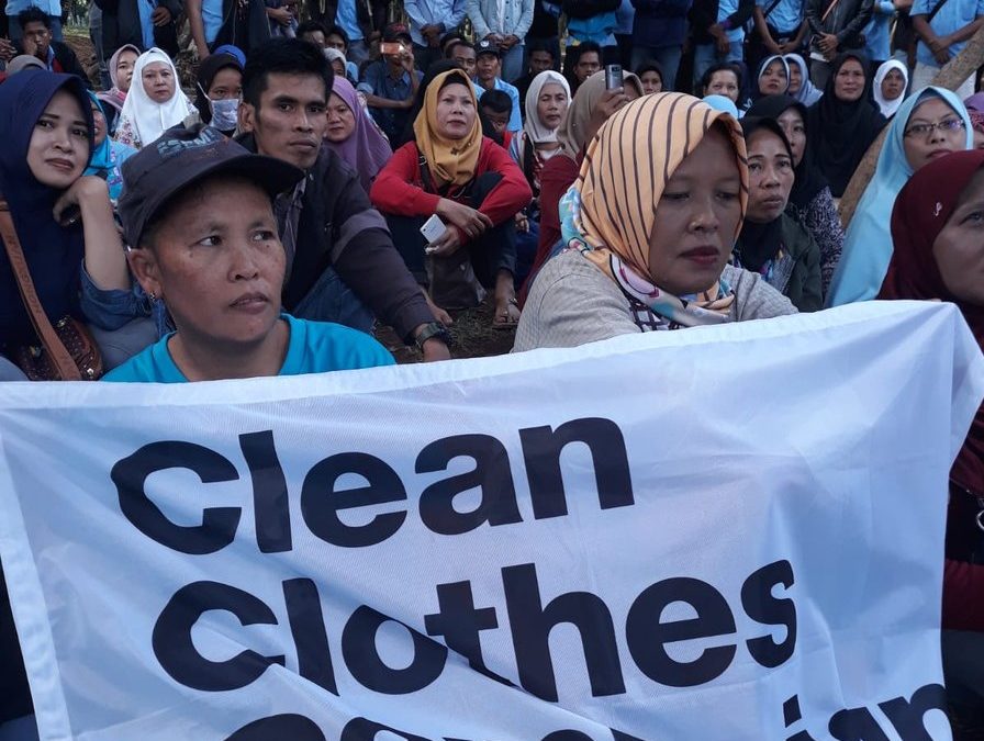 Las trabajadoras de Indonesia presentan una queja contra Uniqlo y la empresa alemana s.Oliver ante la Fair Labor Association